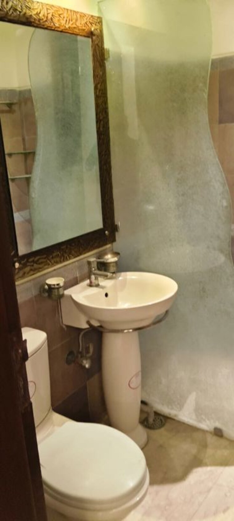 Bathroom, safdarjung enclave 4 Bedroom 300 Sq.Yd. Builder Floor In Safdarjung Enclave Delhi 10661838
