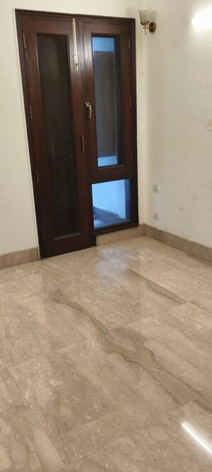 Room in 4 BHK Builder Floor at Safdarjung Enclave – for Sale