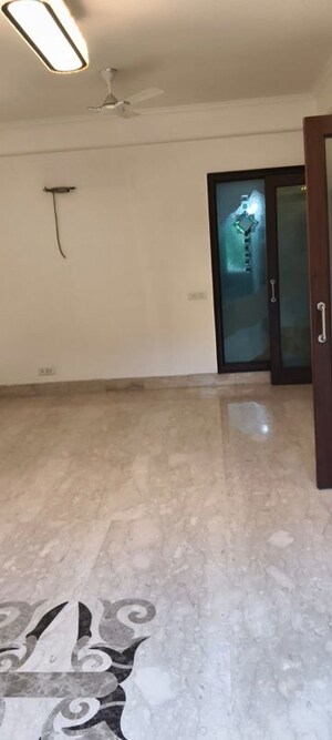 Room in 4 BHK Builder Floor at Safdarjung Enclave – for Sale