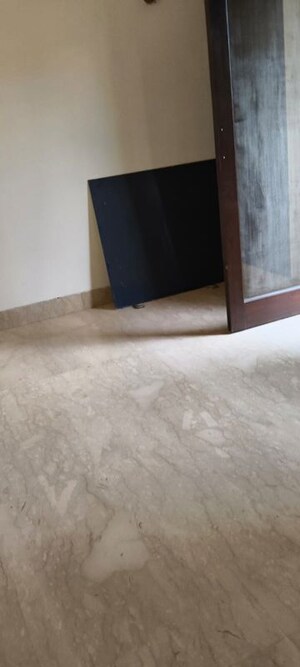 Room in 4 BHK Builder Floor at Safdarjung Enclave – for Sale
