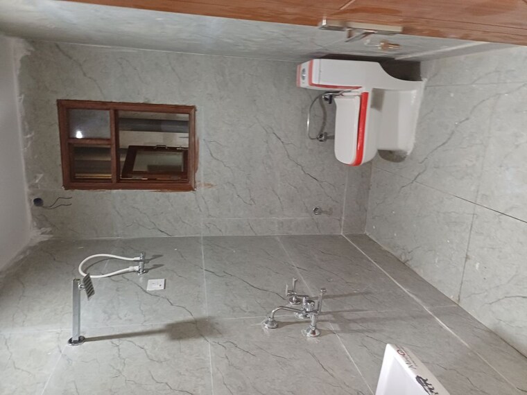 Bathroom, molarband extension 3.5 Bedroom 75 Sq.Yd. Builder Floor In Molarband Extension Delhi 10661842