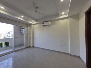 Room in 3 BHK Builder Floor at Sector 51 – for Rent