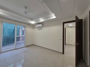 Room in 3 BHK Builder Floor at Sector 51 – for Rent