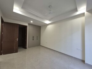 Room in 3 BHK Builder Floor at Sector 51 – for Rent