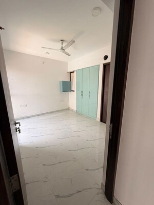 Room in 2 BHK Apartment at Raymond Ten X Habitat, Pokhran Road No Two – for Rent