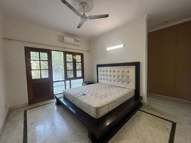 Bedroom, dlf phase ii 3 Bedroom 1800 Sq.Ft. Builder Floor In Dlf Phase ii Gurgaon 10662005