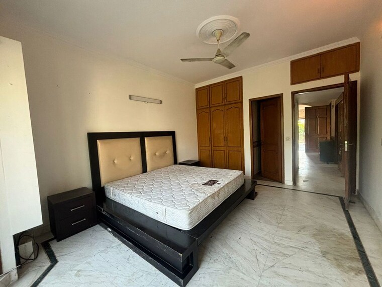 Bedroom, dlf phase ii 3 Bedroom 1800 Sq.Ft. Builder Floor In Dlf Phase ii Gurgaon 10662005