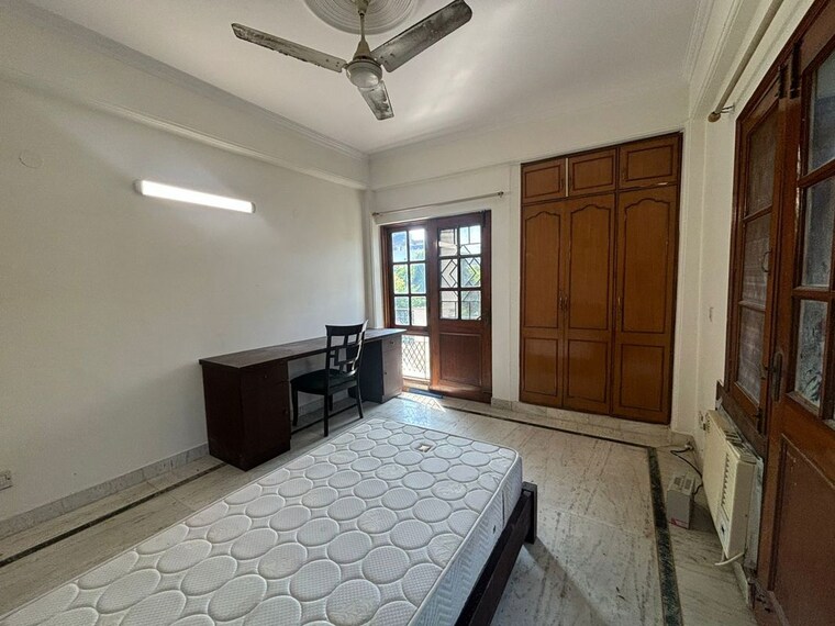 Bedroom, dlf phase ii 3 Bedroom 1800 Sq.Ft. Builder Floor In Dlf Phase ii Gurgaon 10662005