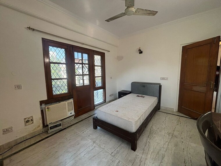 Bedroom, dlf phase ii 3 Bedroom 1800 Sq.Ft. Builder Floor In Dlf Phase ii Gurgaon 10662005