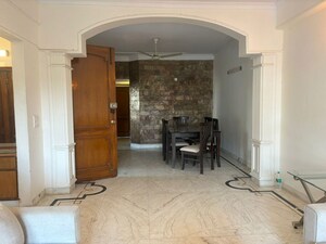 Living Room in 3 BHK Builder Floor at Dlf Phase ii – for Rent
