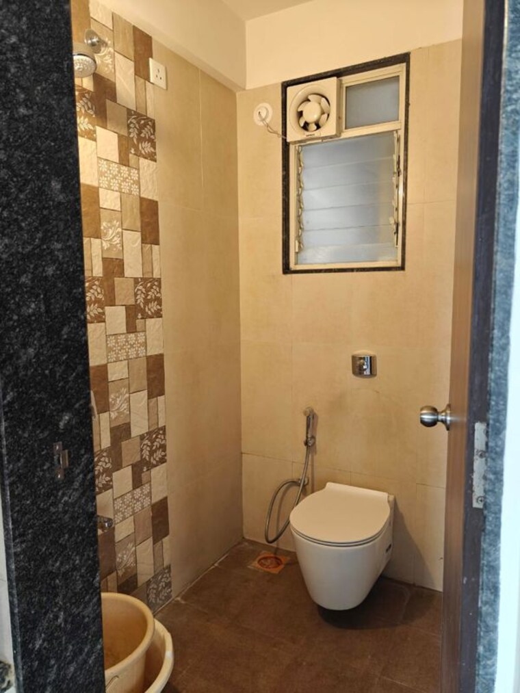 Bathroom, wakad 2 Bedroom 700 Sq.Ft. Apartment In Wakad Pune 10661986