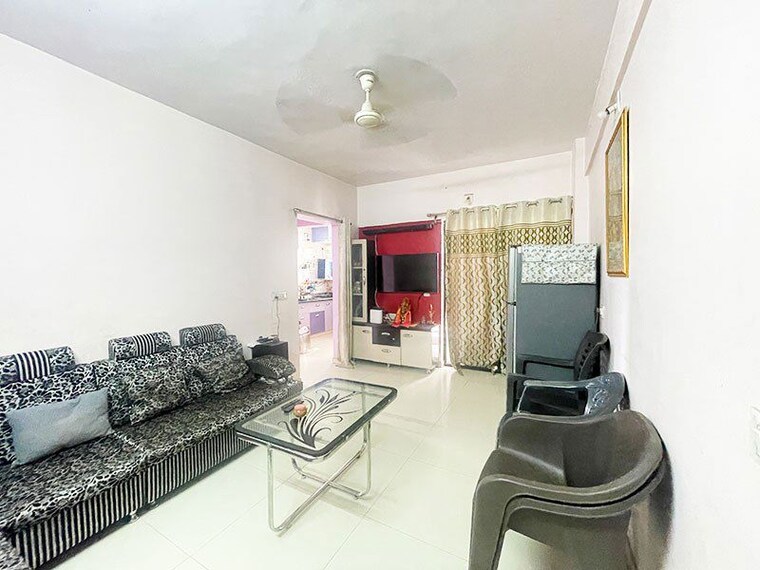 Living Room, nirnay nagar 2 Bedroom 110 Sq.Yd. Apartment In Nirnay Nagar Ahmedabad 10662025