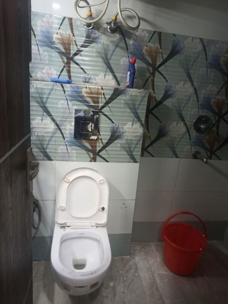 Bathroom, hauz khas Commercial Office Space 2200 Sq.Ft. In Hauz Khas Delhi 10661954