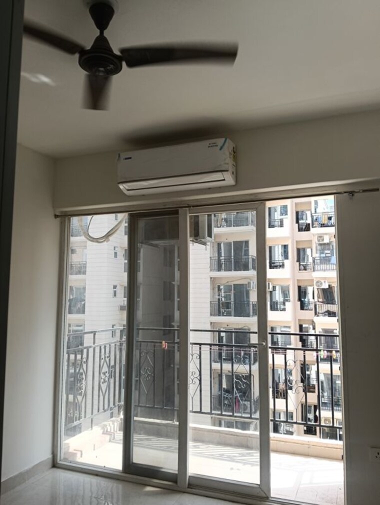 Room, signature-global-proxima 2 Bedroom 674 Sq.Ft. Apartment In Sector 89 Gurgaon 10661999