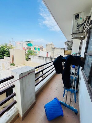 Balcony in 2 BHK Builder Floor at Sector 40 – for Rent