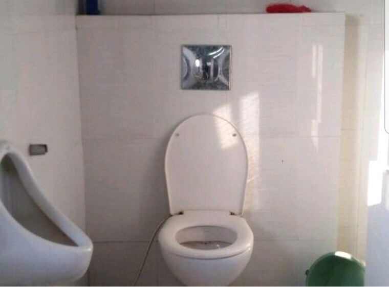 Bathroom, race course road Commercial Office Space 750 Sq.Ft. In Race Course Road Indore 10662093