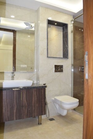 Bathroom in 4 BHK Apartment at Emaar Emerald Floors Premier, Sector 65 – for Rent