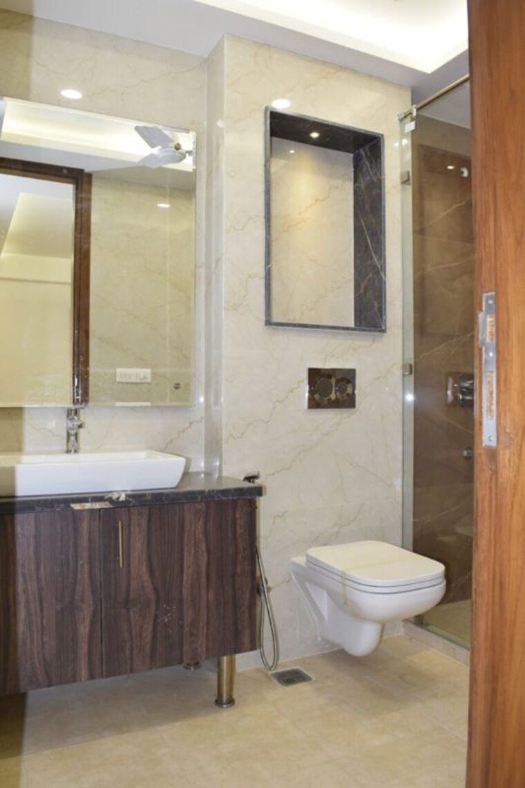 Bathroom, emaar-emerald-floors-premier 4 Bedroom 1975 Sq.Ft. Apartment In Sector 65 Gurgaon 10662107