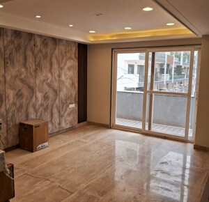 Room in 3 BHK Apartment at BPTP Amstoria, Sector 102 – for Rent