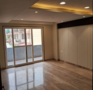 Room in 3 BHK Apartment at BPTP Amstoria, Sector 102 – for Rent