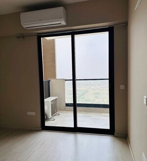 Room in 3 BHK Apartment at Dhoot Time Residency, Sector 63 – for Rent