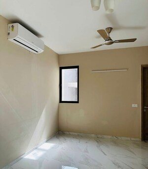 Room in 3 BHK Apartment at Dhoot Time Residency, Sector 63 – for Rent
