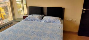 Bedroom in 2.5 BHK Apartment at Khar West – for Rent