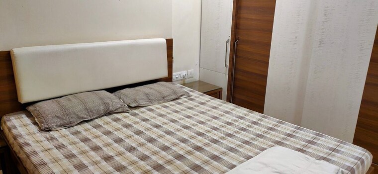 Room, khar west 2.5 Bedroom 800 Sq.Ft. Apartment In Khar West Mumbai 10662125