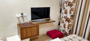 Bedroom in 2.5 BHK Apartment at Khar West – for Rent