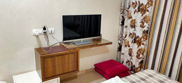 Bedroom, khar west 2.5 Bedroom 800 Sq.Ft. Apartment In Khar West Mumbai 10662125
