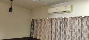 Bedroom in 2.5 BHK Apartment at Khar West – for Rent