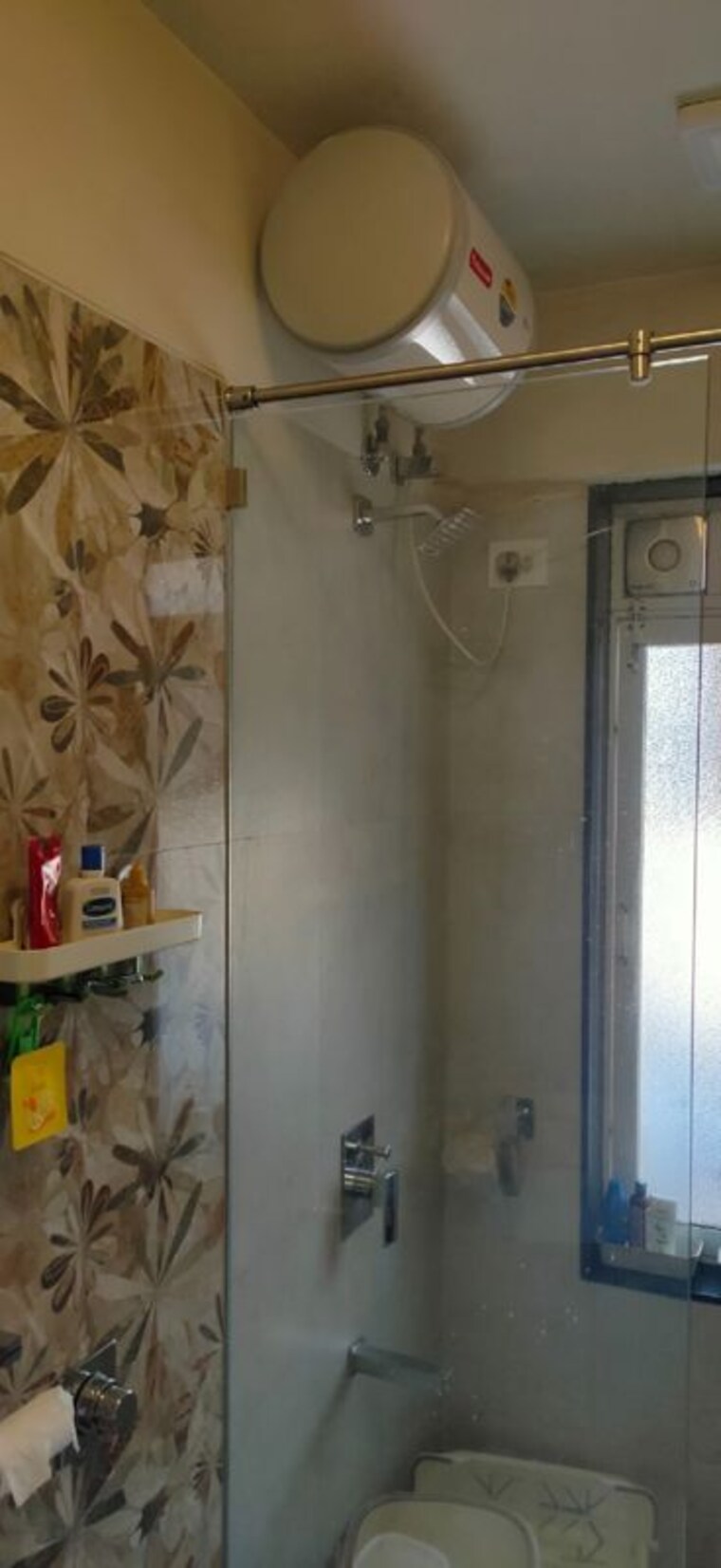 Bathroom, khar west 2.5 Bedroom 800 Sq.Ft. Apartment In Khar West Mumbai 10662125