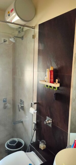 Furnished Amenities in 2.5 BHK Apartment at Khar West – for Rent