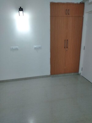Room in 3 BHK Apartment at Emaar Emerald Floors Premier, Sector 65 – for Rent