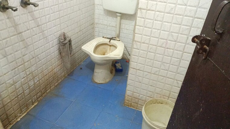 Bathroom, vaishali sector 3 1 Bedroom 350 Sq.Ft. Builder Floor In Vaishali Sector 3 Ghaziabad 10662177