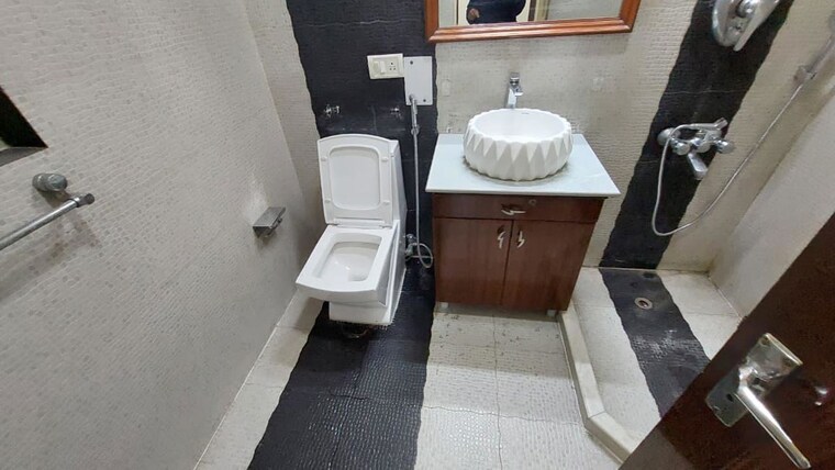Team Area, lajpat nagar 2 Bedroom 1000 Sq.Ft. Builder Floor In Lajpat Nagar Delhi 10662160