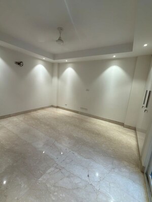 Room in 4 BHK Apartment at Greater Kailash ii – for Sale