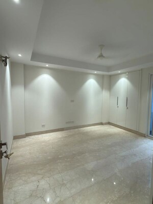 Room in 4 BHK Apartment at Greater Kailash ii – for Sale