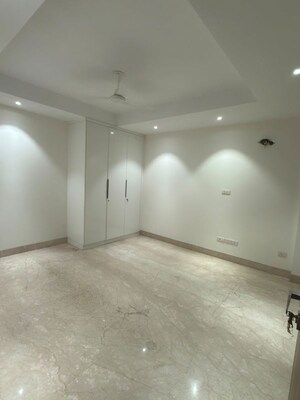 Room in 4 BHK Apartment at Greater Kailash ii – for Sale