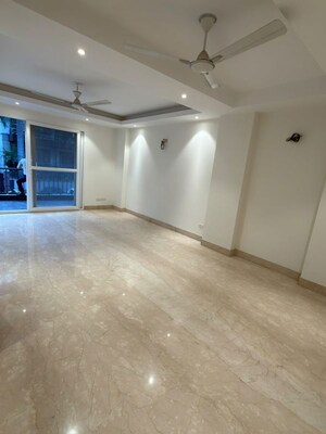 Room in 4 BHK Apartment at Greater Kailash ii – for Sale