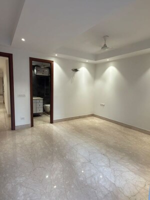 Room in 4 BHK Apartment at Greater Kailash ii – for Sale