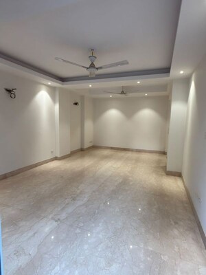 Room in 4 BHK Apartment at Greater Kailash ii – for Sale