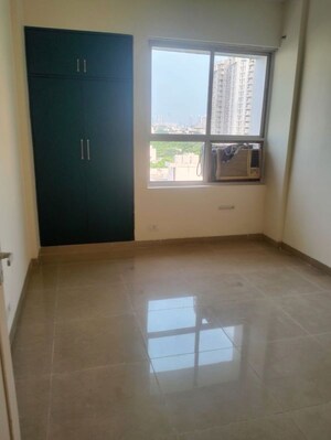 Room in 3 BHK Apartment at Emaar Emerald Floors Premier, Sector 65 – for Rent