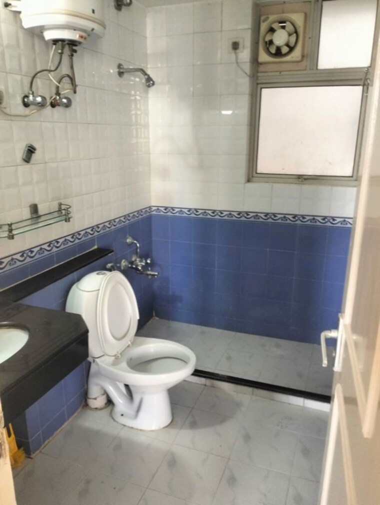 Bathroom, emaar-emerald-floors-premier 3 Bedroom 1600 Sq.Ft. Apartment In Sector 65 Gurgaon 10662208