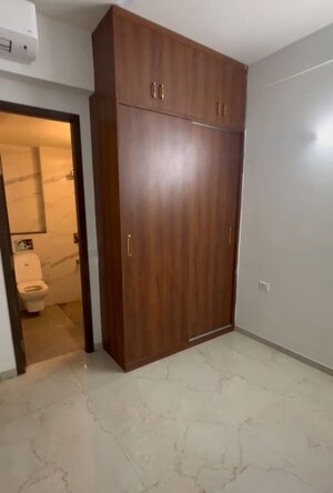 Room in 3 BHK Apartment at Smart World Orchard, Sector 61 – for Rent