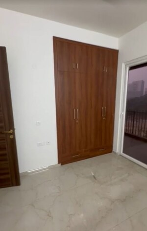 Room in 3 BHK Apartment at Smart World Orchard, Sector 61 – for Rent