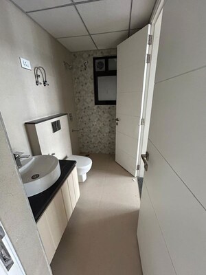 Bathroom in 3 BHK Apartment at Signature Global City 63A, Sector 63a – for Rent