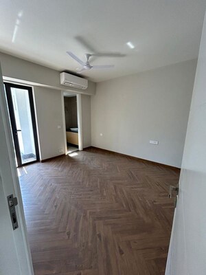 Room in 3 BHK Apartment at Signature Global City 63A, Sector 63a – for Rent