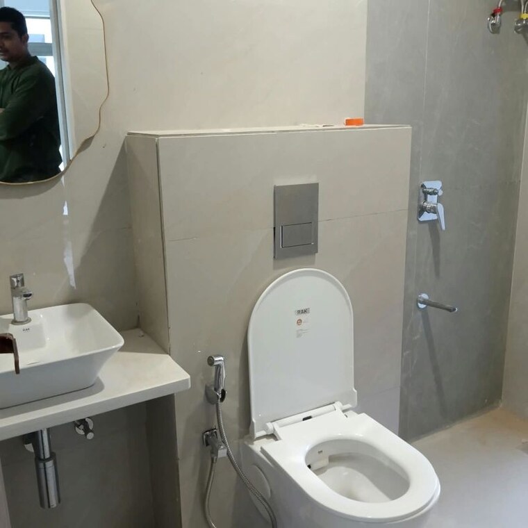 Bathroom, shashtri nagar 1 Bedroom 430 Sq.Ft. Apartment In Shashtri Nagar Mumbai 10658588