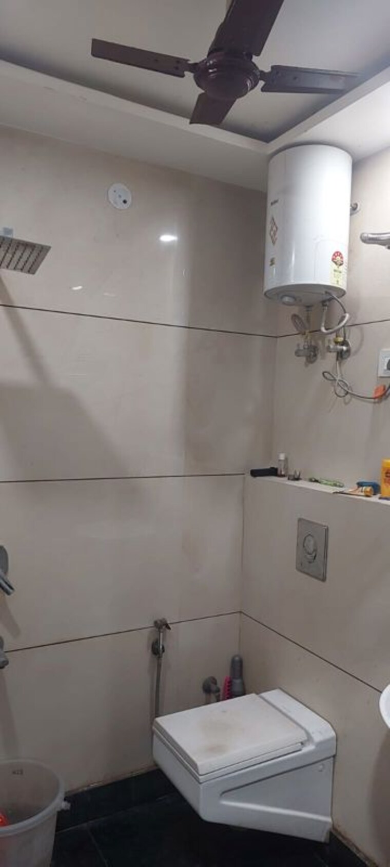 Bathroom, vaishali sector 6 3 Bedroom 1200 Sq.Ft. Builder Floor In Vaishali Sector 6 Ghaziabad 10662221